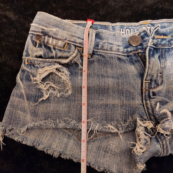 Hollister  Distressed jean shorts 0 - Picture 5 of 5